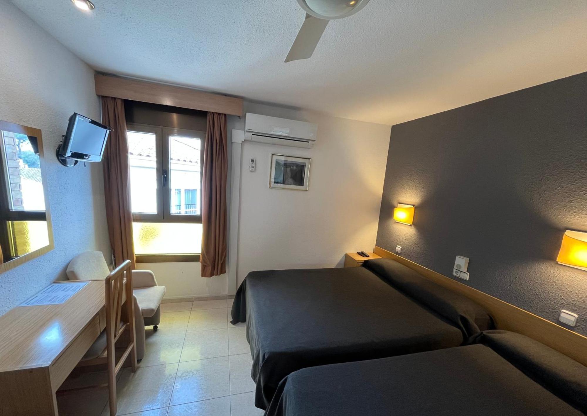 Hostal Tarres Angles Экстерьер фото