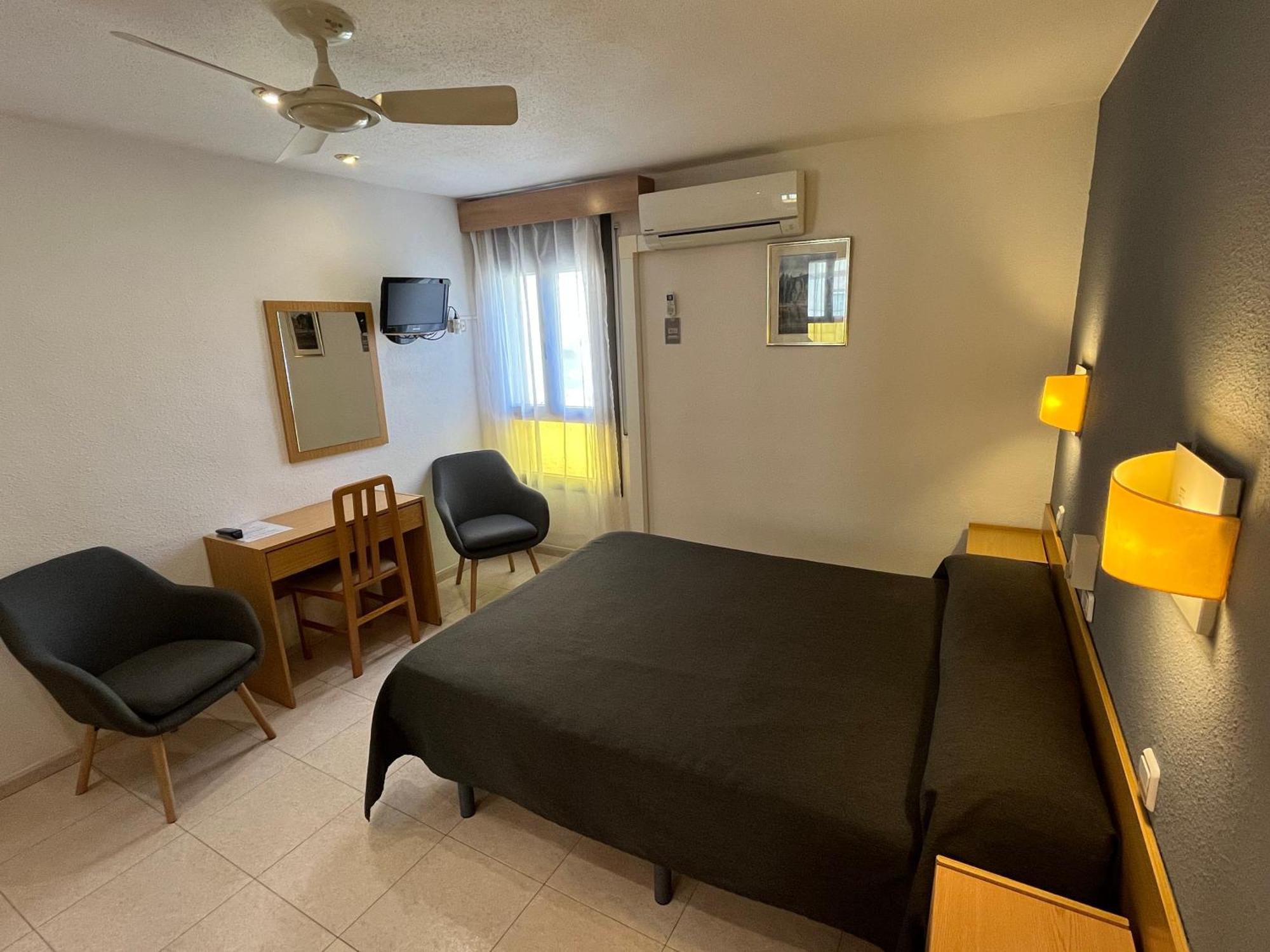 Hostal Tarres Angles Экстерьер фото
