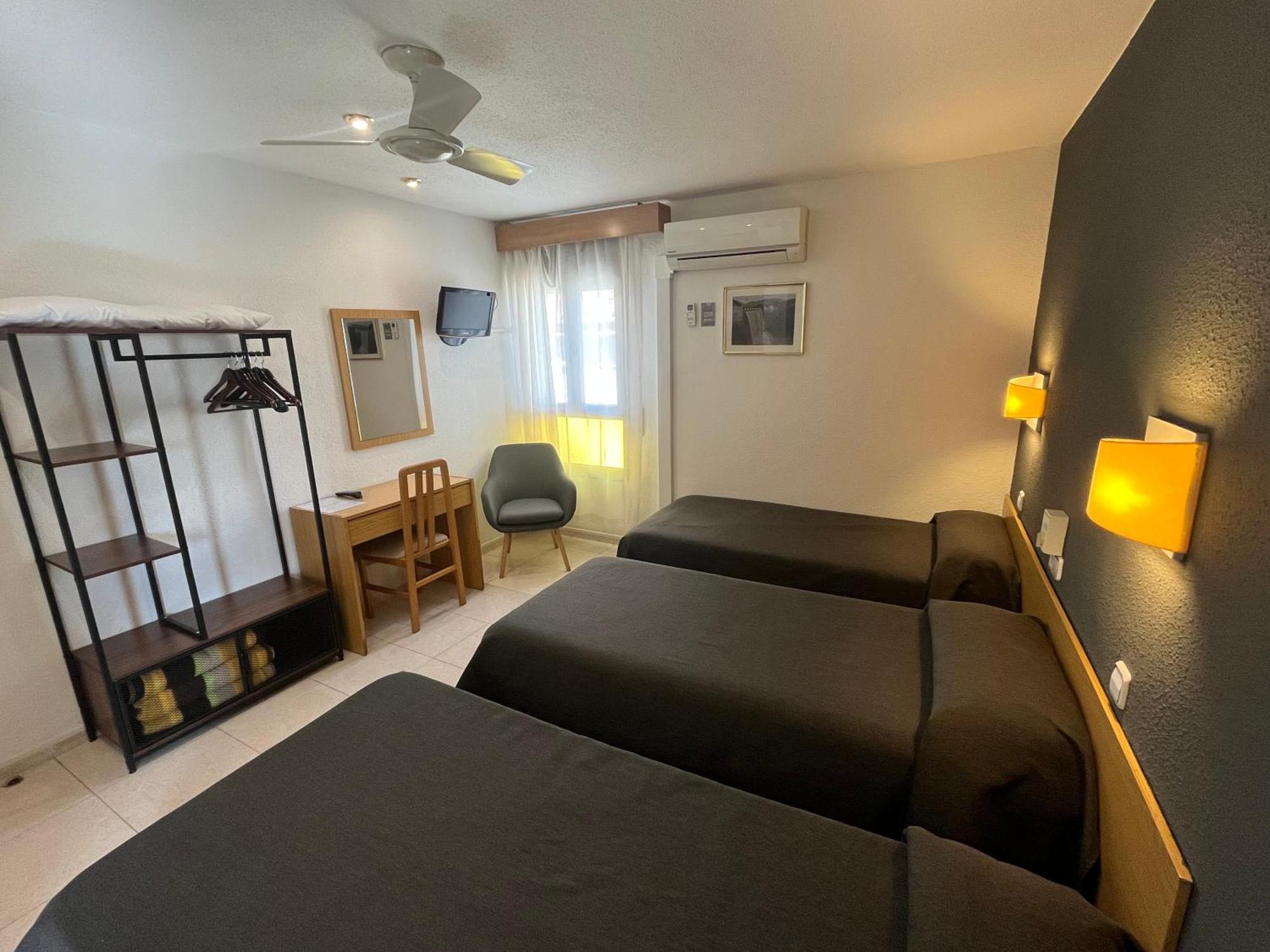 Hostal Tarres Angles Экстерьер фото